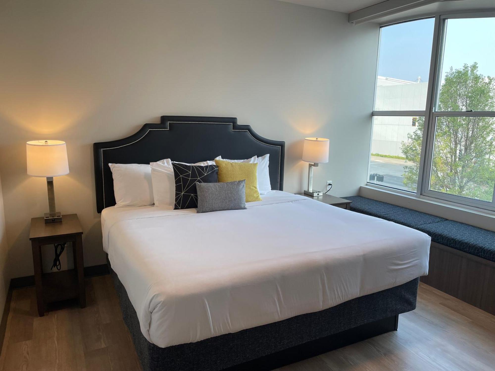 Riverfront Park Travel Apartments Spokane Room photo