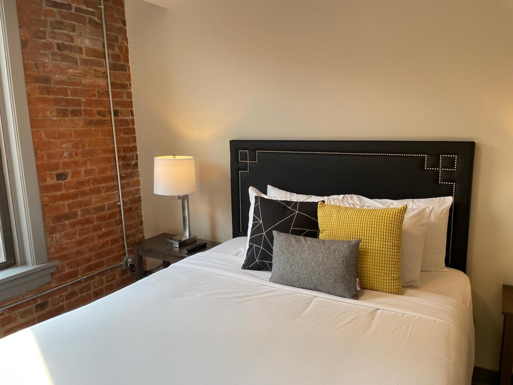 Riverfront Park Travel Apartments Spokane Room photo