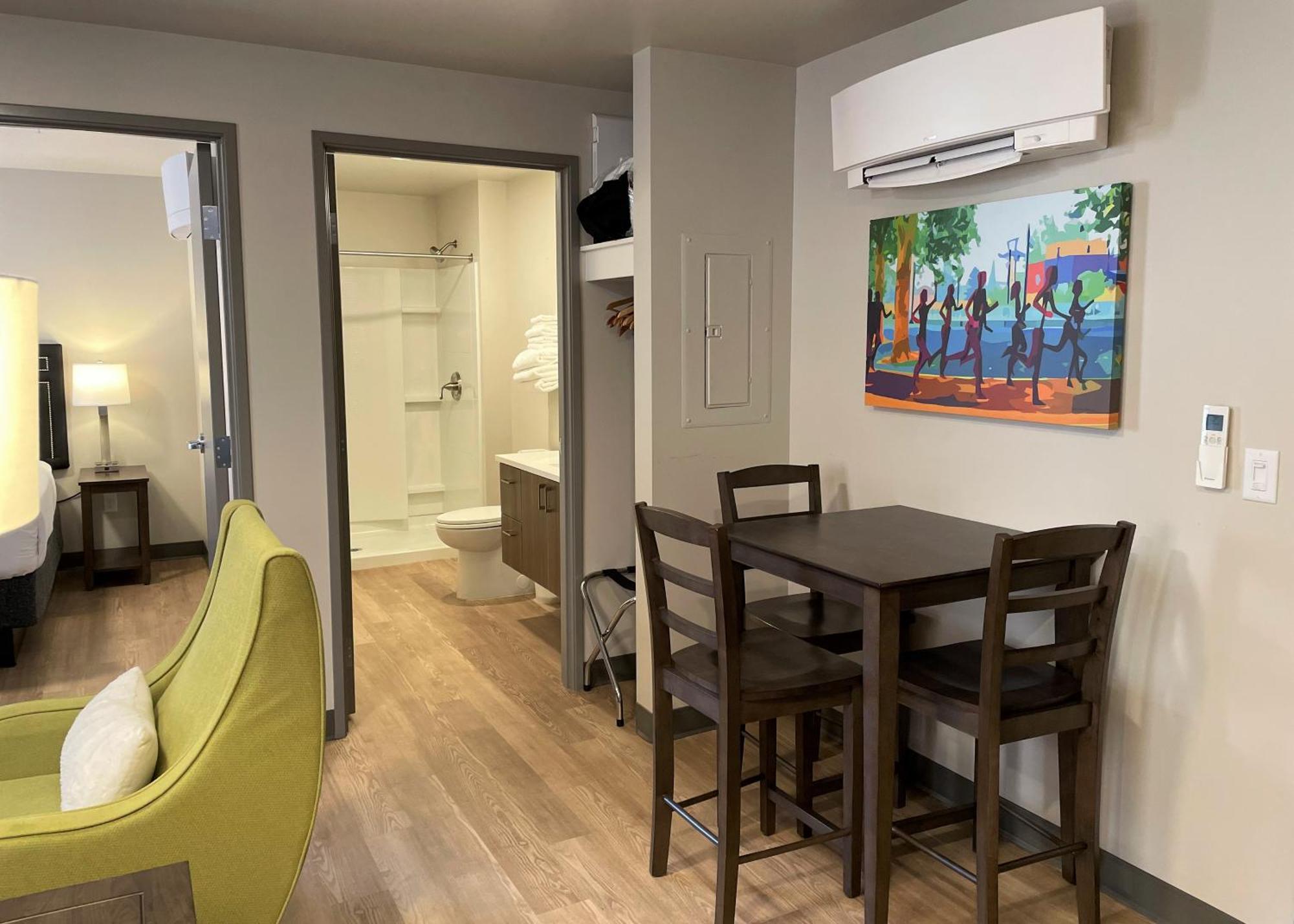 Riverfront Park Travel Apartments Spokane Room photo
