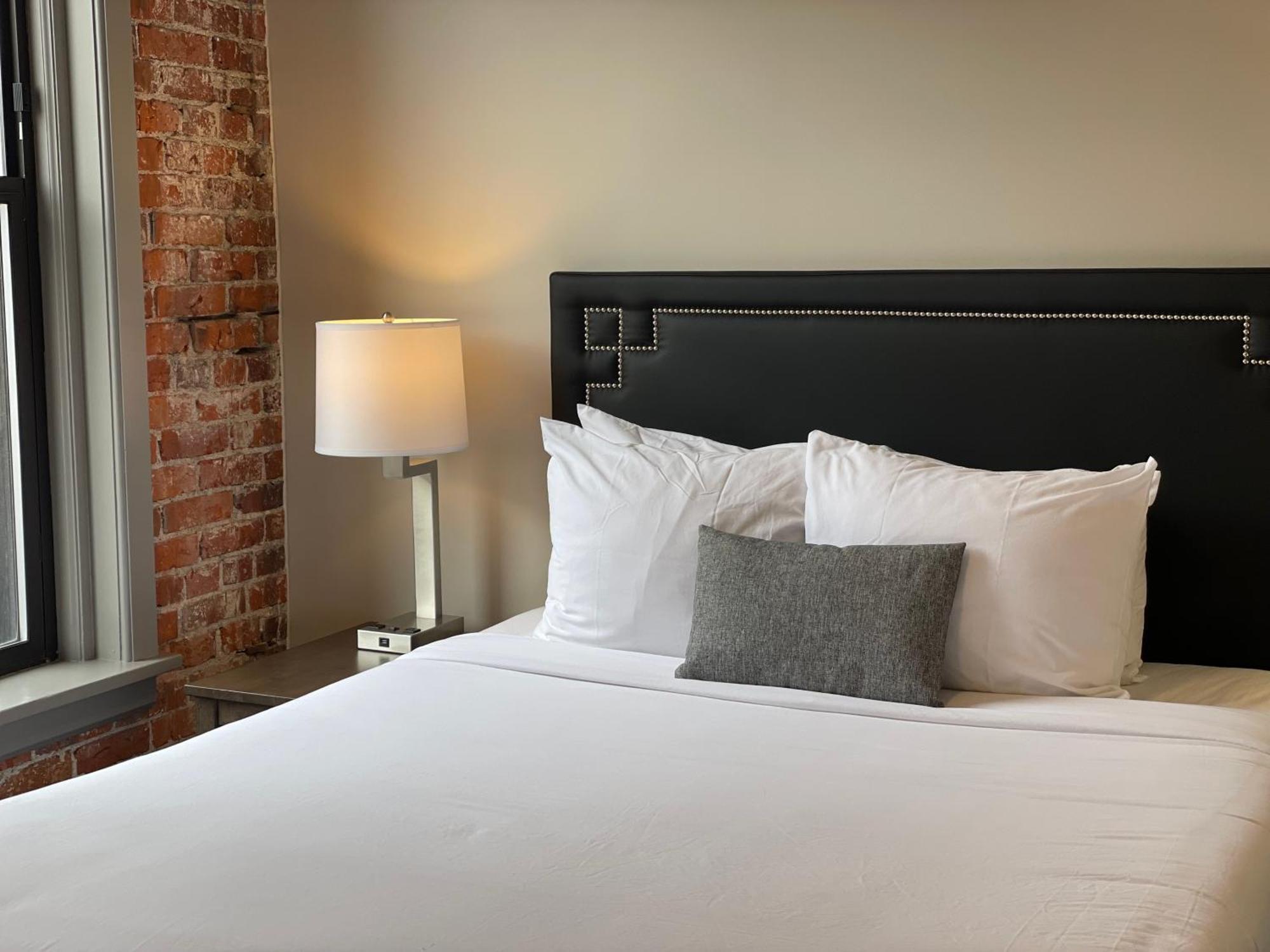 Riverfront Park Travel Apartments Spokane Room photo