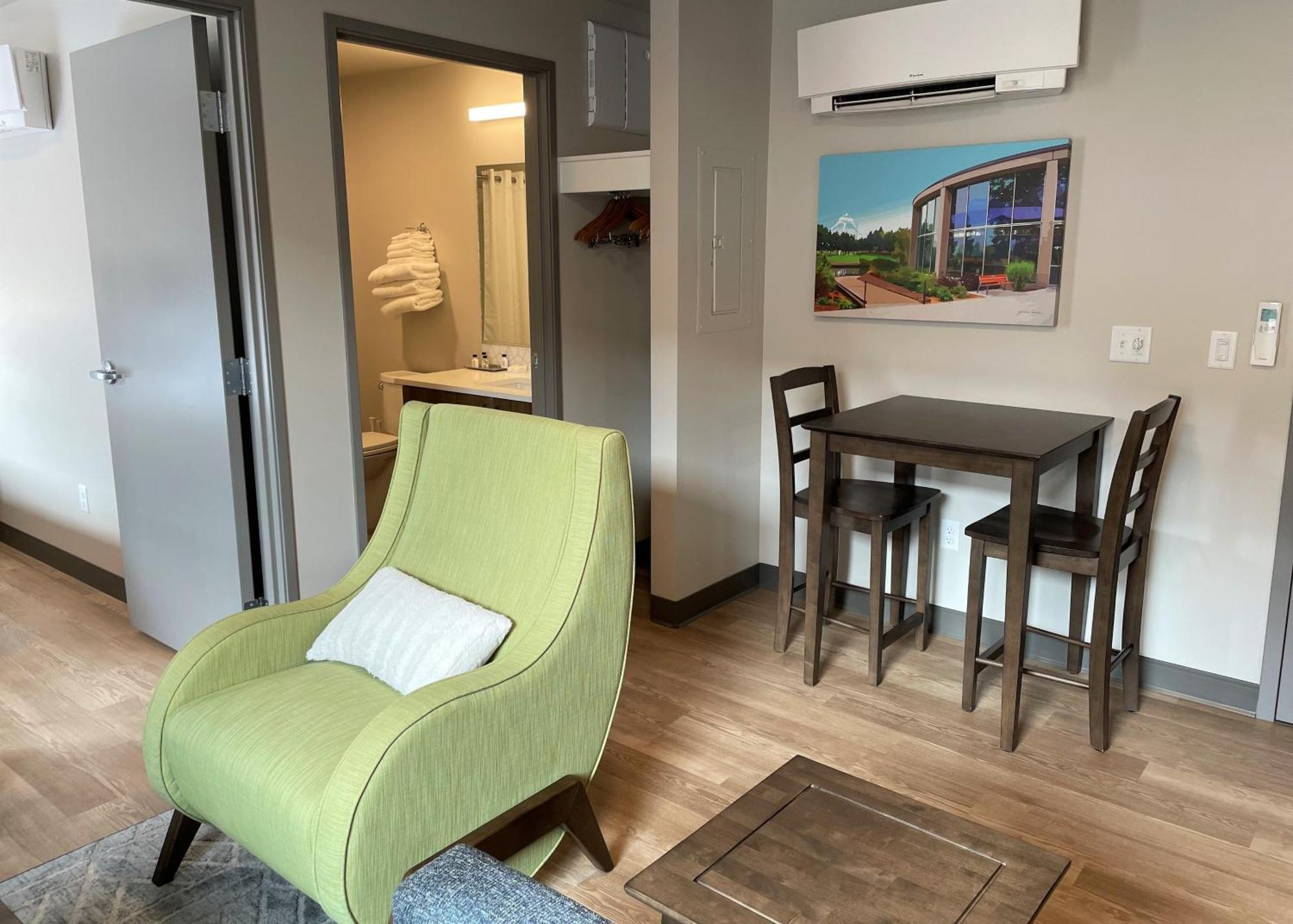 Riverfront Park Travel Apartments Spokane Room photo