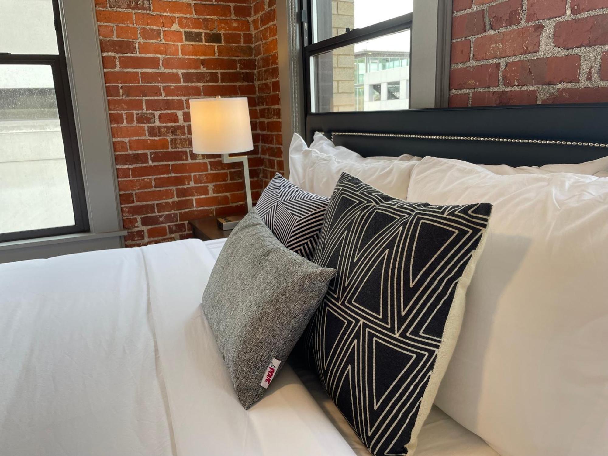 Riverfront Park Travel Apartments Spokane Room photo
